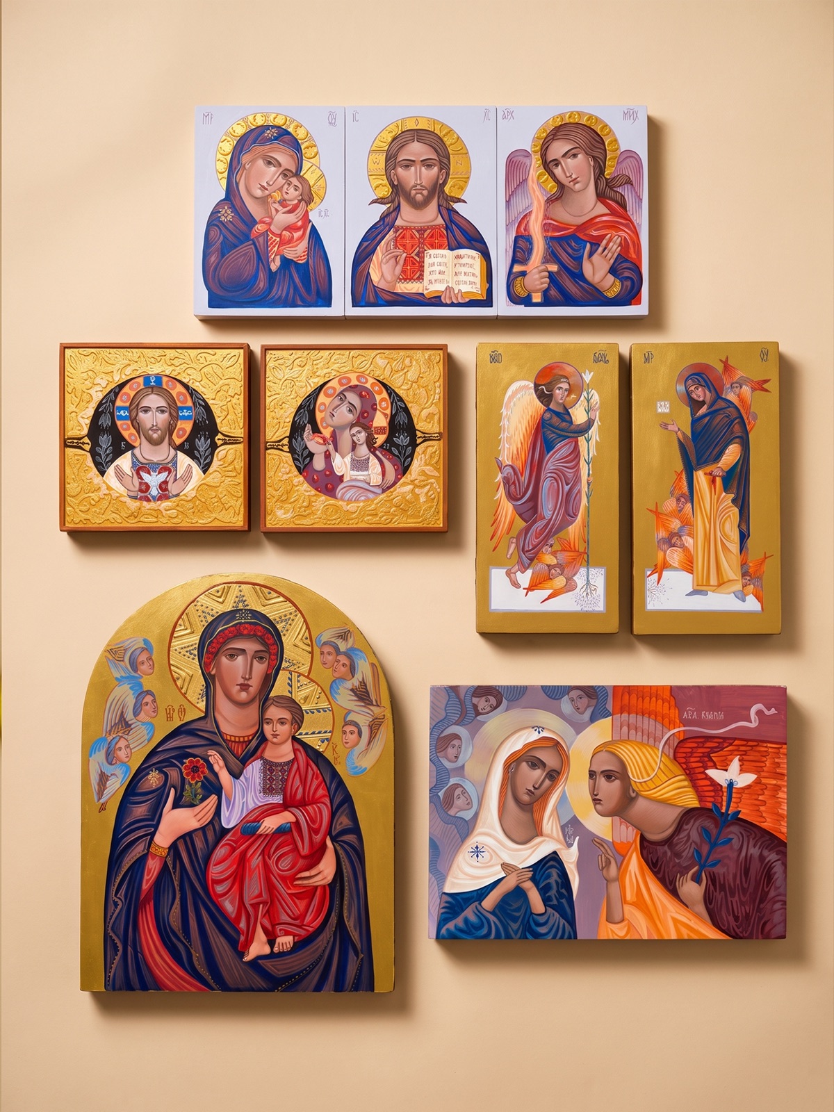 Ікони Мар’яни Фляк на стіні